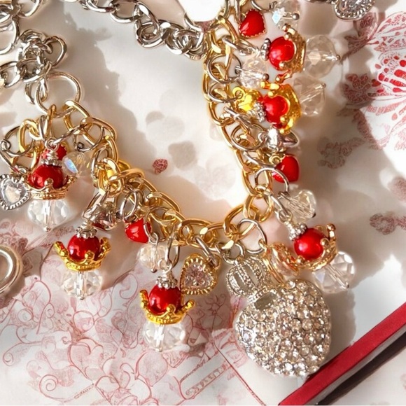 Elegant Gold and Red toned Queen of Hearts Charm Necklace - Picture 15 of 17